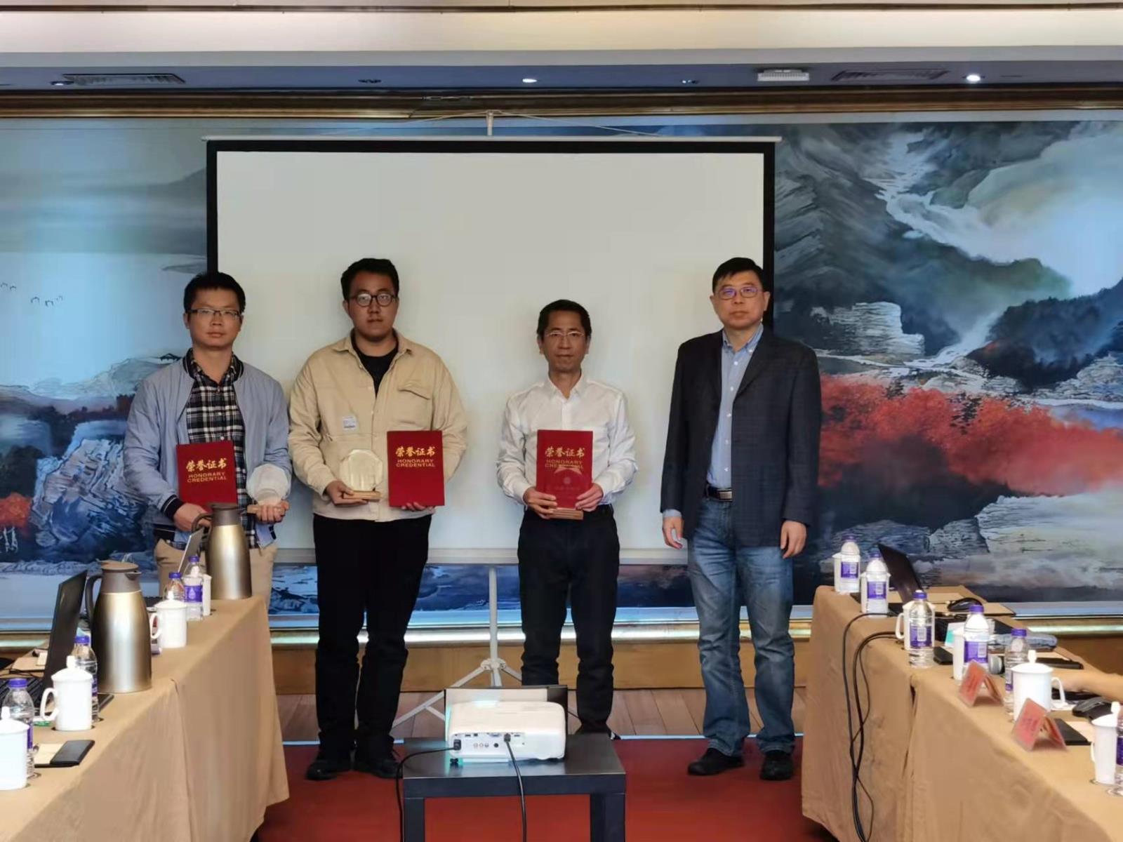 頒獎-2.jpg 頒獎-2.jpg