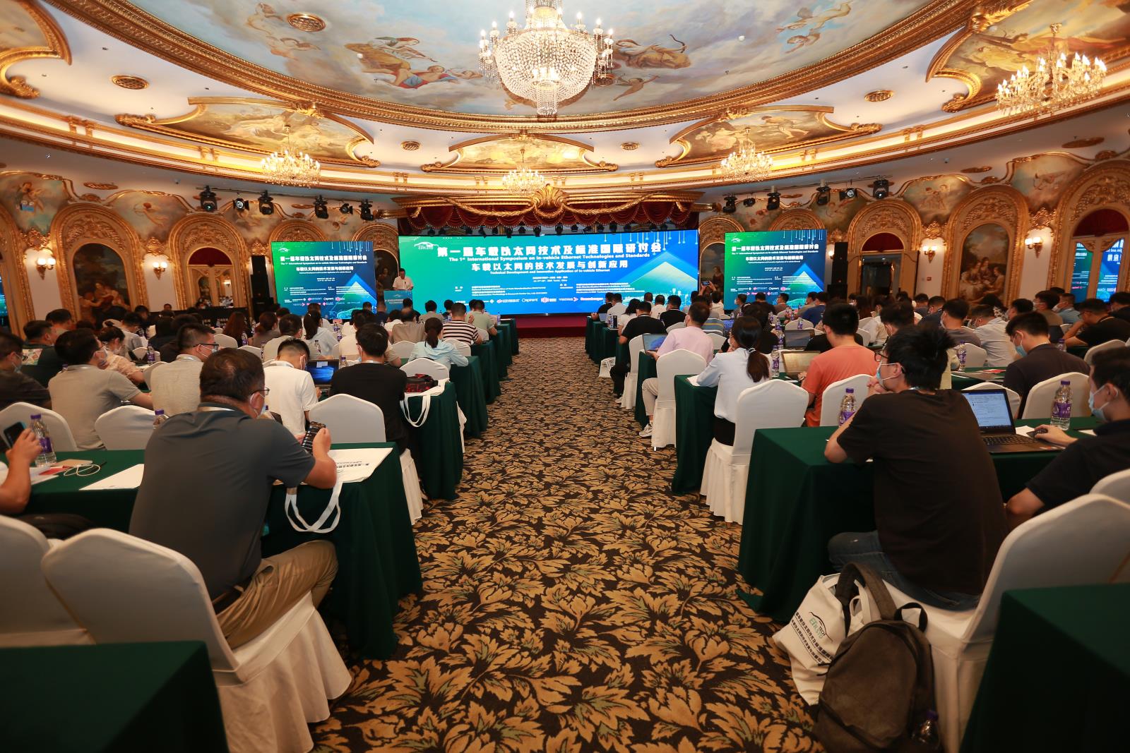 000 會(huì)場(chǎng).jpg